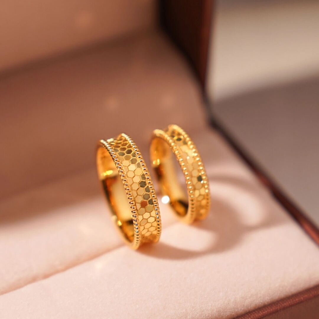 Women Accessories Dubai - Anillo de nido de abeja brillante