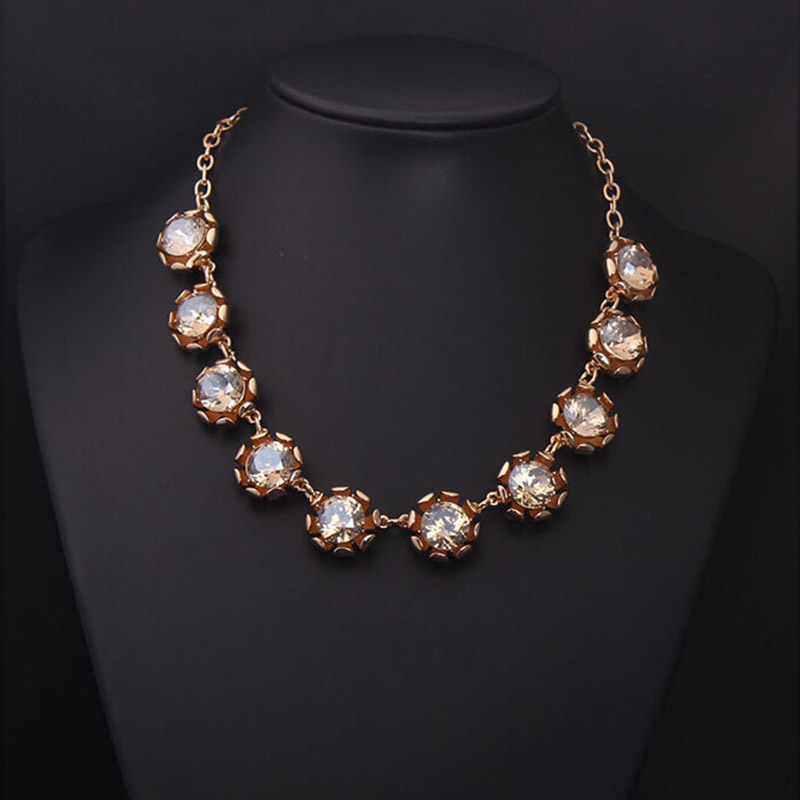 Women Accessories Dubai - Nuevo collar de cristal de lujo