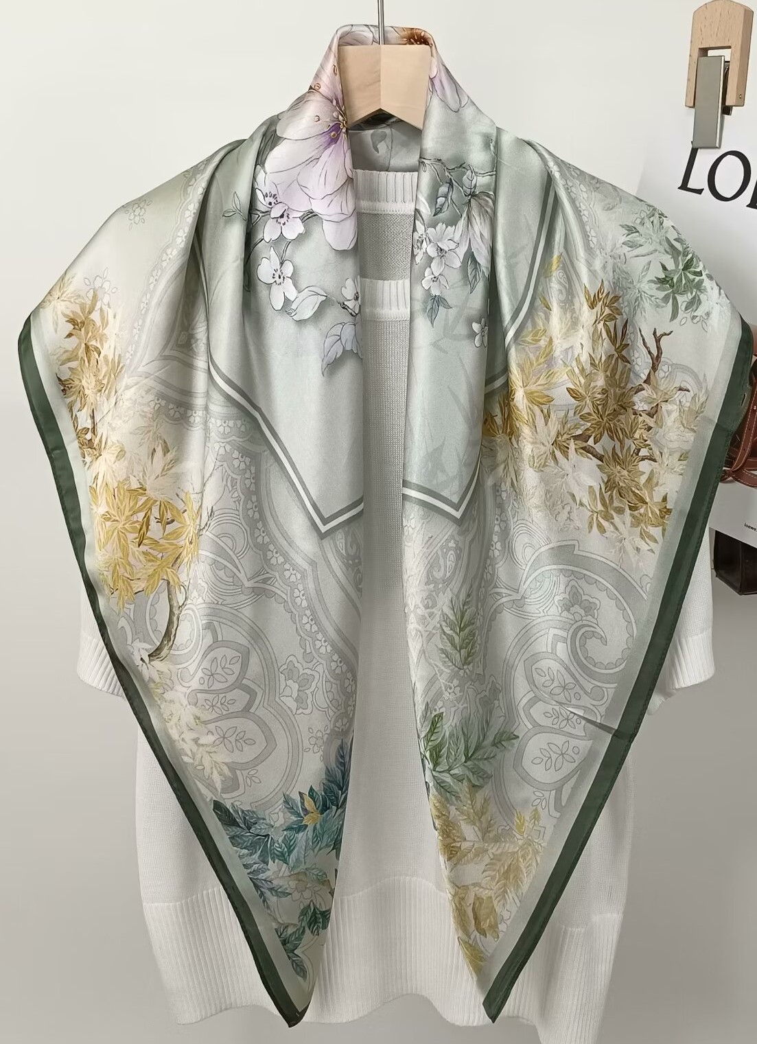 Pañuelo cuadrado estampado de  - Silk Scarf Square reseña y precio