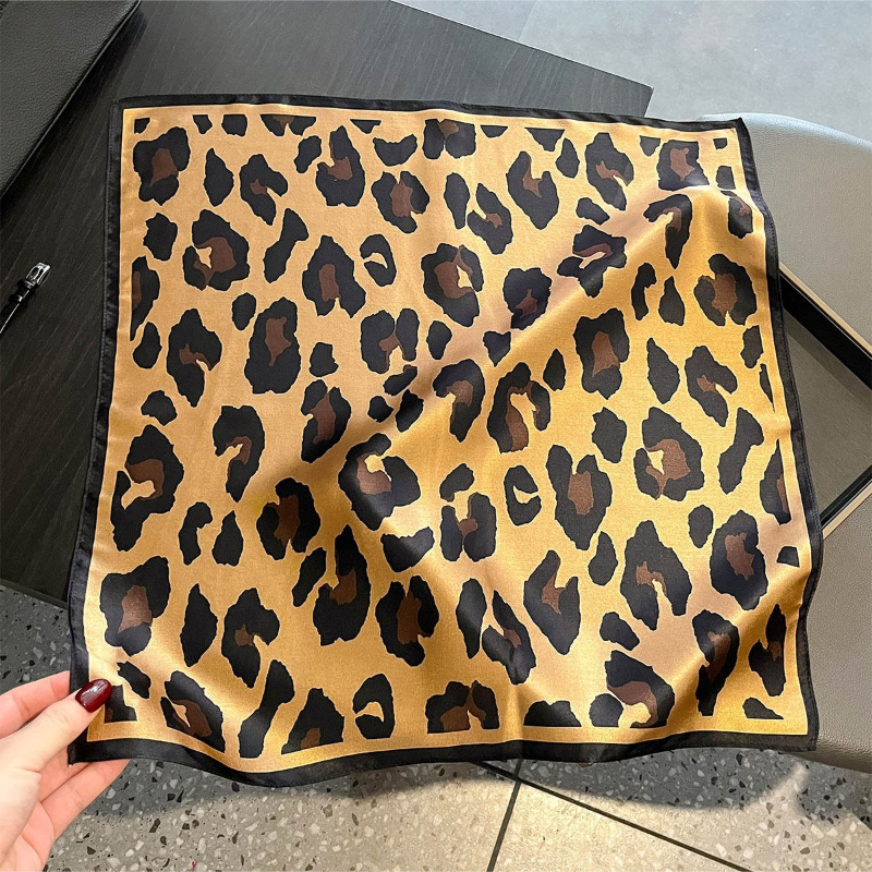 Pañuelo Cuadrado 100% Seda con - Silk Scarf Square reseña y precio